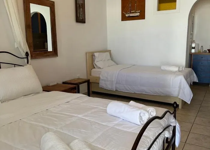 Harry's Naousa (Paros)